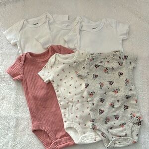 Onesie set
Baby clothes 
Newborn/0 months
Onesies bundle